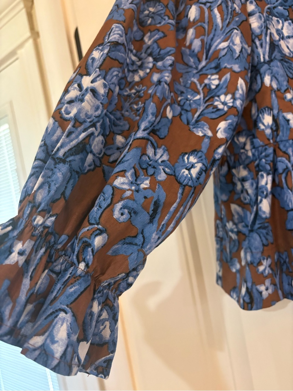 entro Brown Floral V-Neck Peplum Blouse with Blue Print - Picture 5 of 6